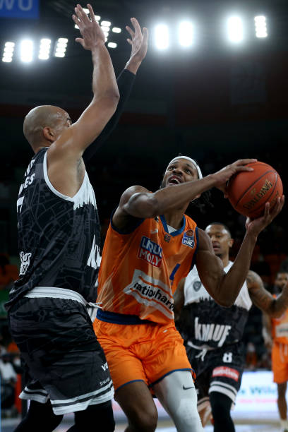 在防守反击 在防守反击