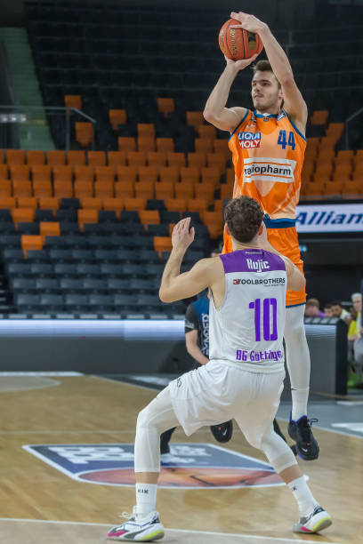 冠的资格探 冠的资格探